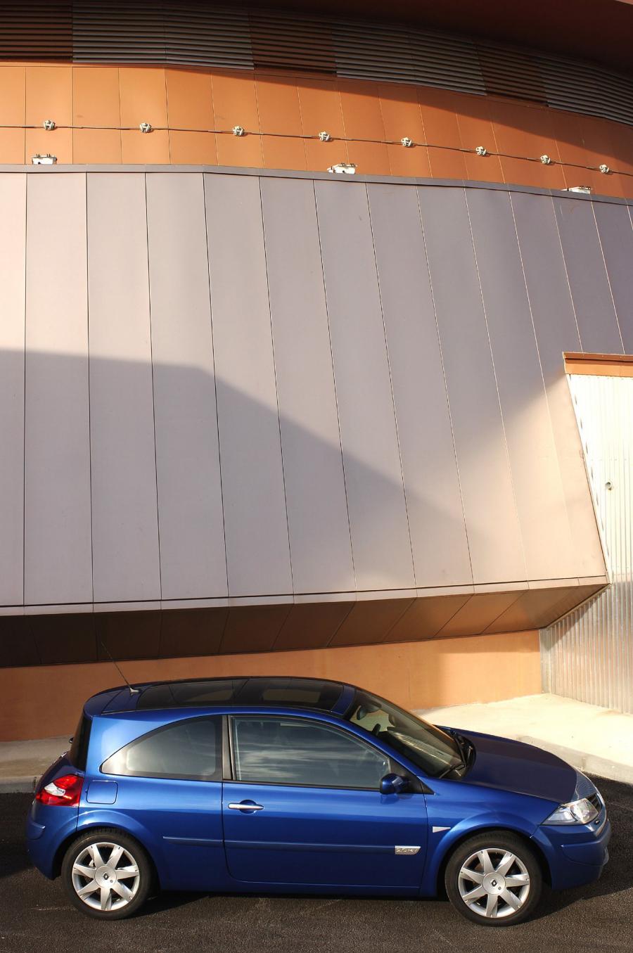  Renault Megane 2006 года  (фото 18 из 41)